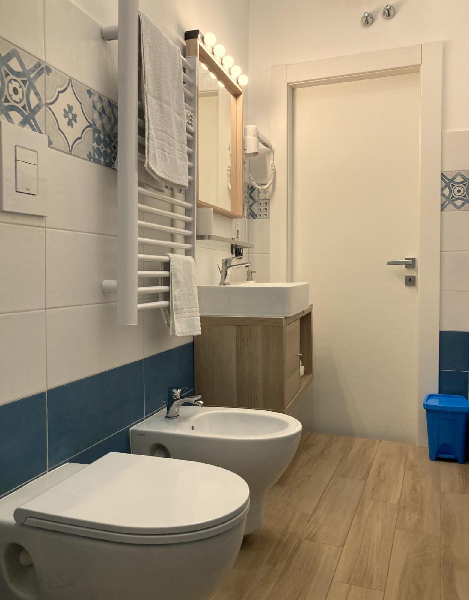 La Casa Blu Nel Cuore Storico Di Napoli Exterior foto